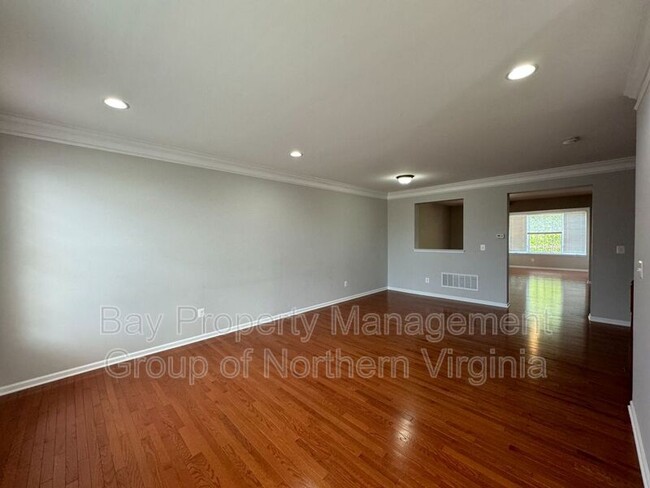 Building Photo - 25571 America Square