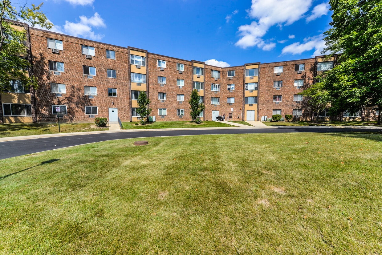 1475 Rebecca Dr Unit 214, Hoffman Estates, IL 60169 Condo for Rent in