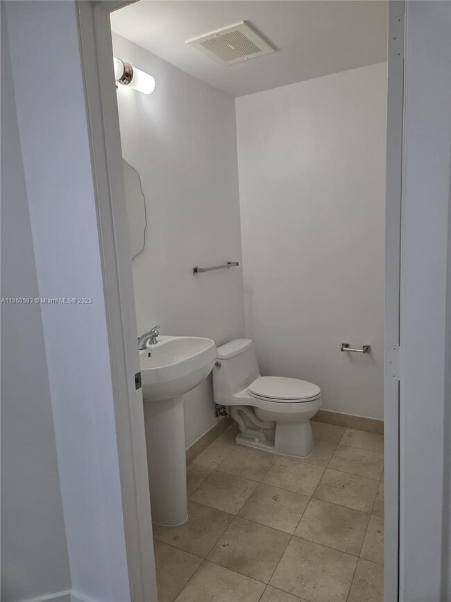 Foto del edificio - 1050 Brickell Ave