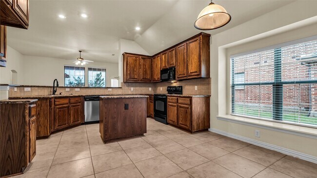 Foto del edificio - 2224 Crestridge Dr