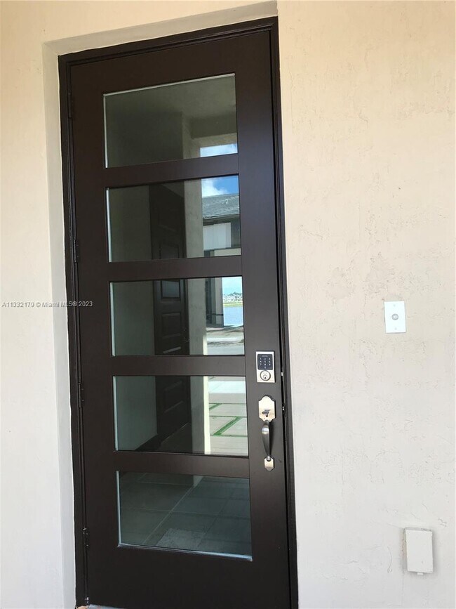 Foto del edificio - 15945 NW 91st Ct