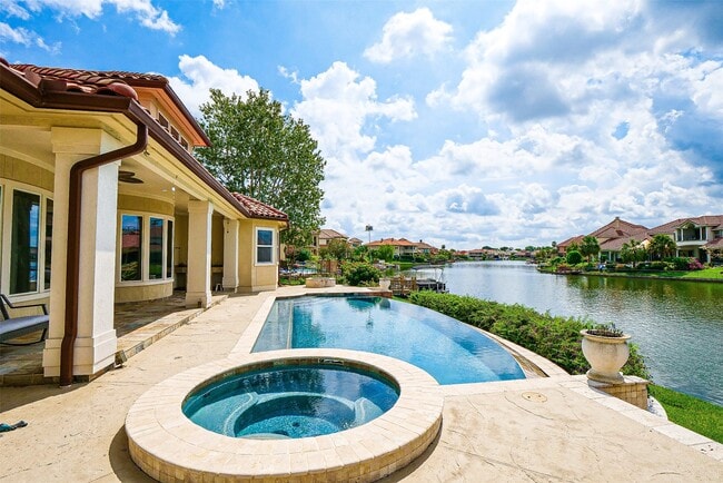 Building Photo - 19027 Crescent Bay Dr