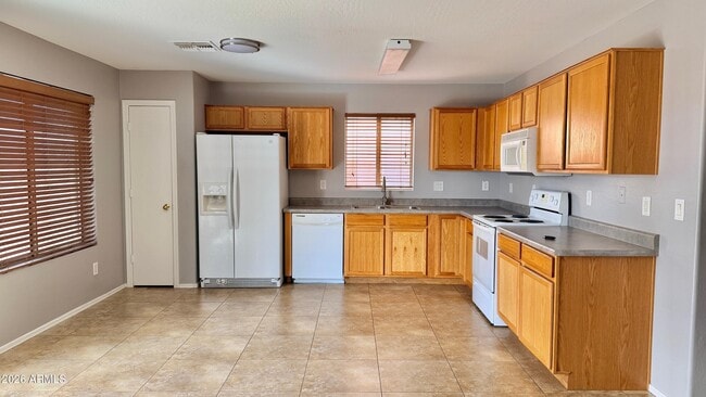 Foto del edificio - 18850 N Toledo Ave