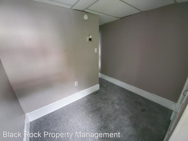 Foto del edificio - 4 br, 1.5 bath House - 421 E Elm Street