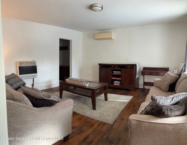 Building Photo - 648 Albany Turnpike