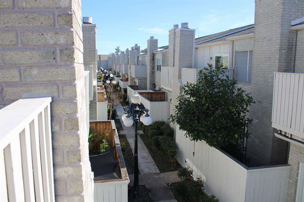 Foto principal - 3800 Tanglewilde St