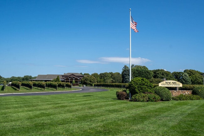 Building Photo - 810 Waterview Dr