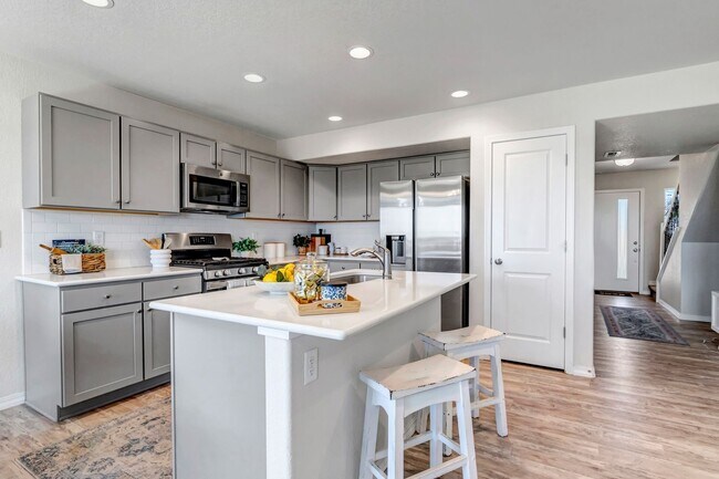 Foto del edificio - Like new home on Linley for rent