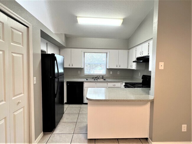 Building Photo - 323 Boca Ciega Rd