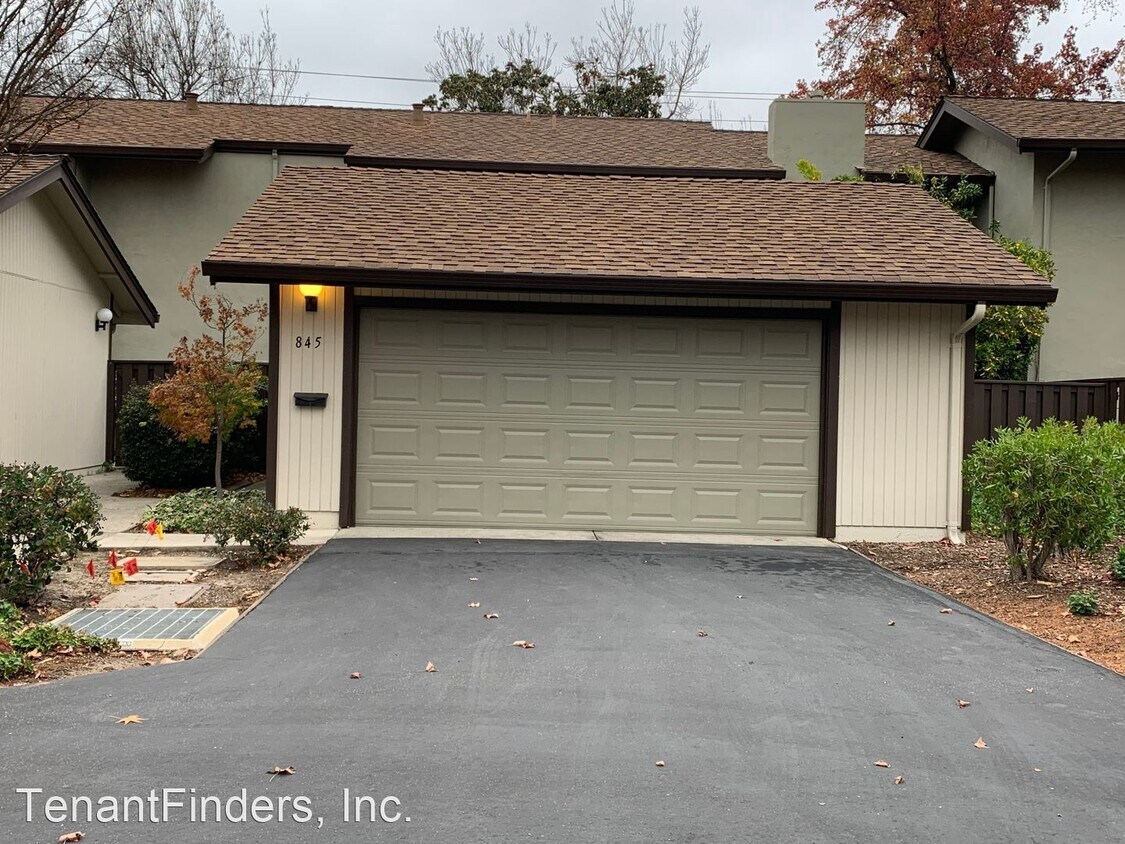 Foto principal - 3 br, 2.5 bath House - 845 Bancroft Rd.