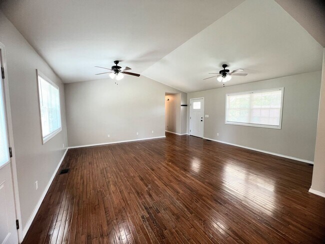 Foto del edificio - Fenced home close to FLW!