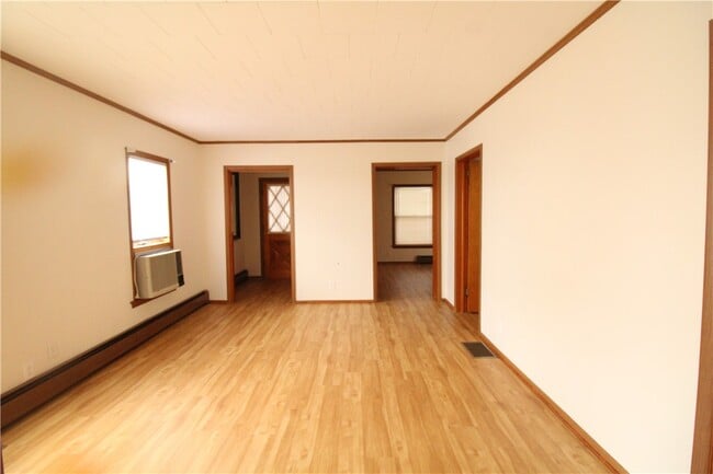 Building Photo - 213-215-215 Conhocton St