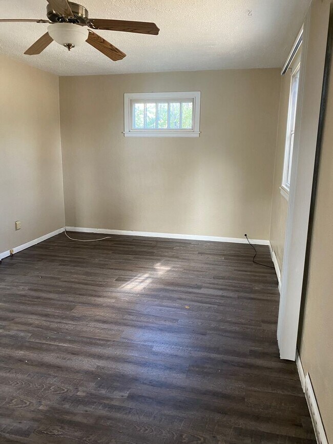 Foto del edificio - Spacious 4 bedroom single family home