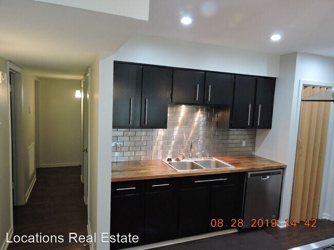 Building Photo - 3 br, 2 bath House - 691 Dentation