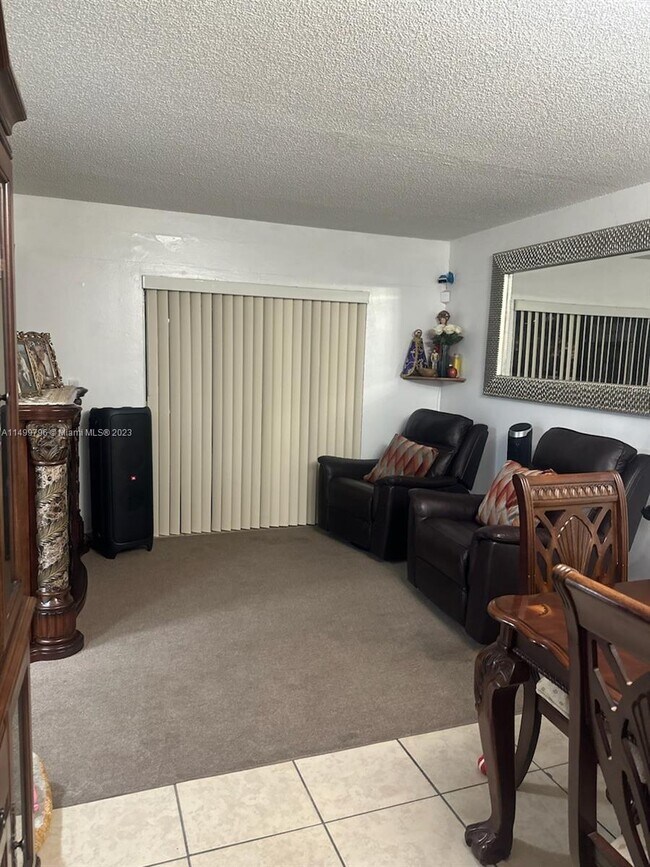 Foto del edificio - 2725 W 64th Pl