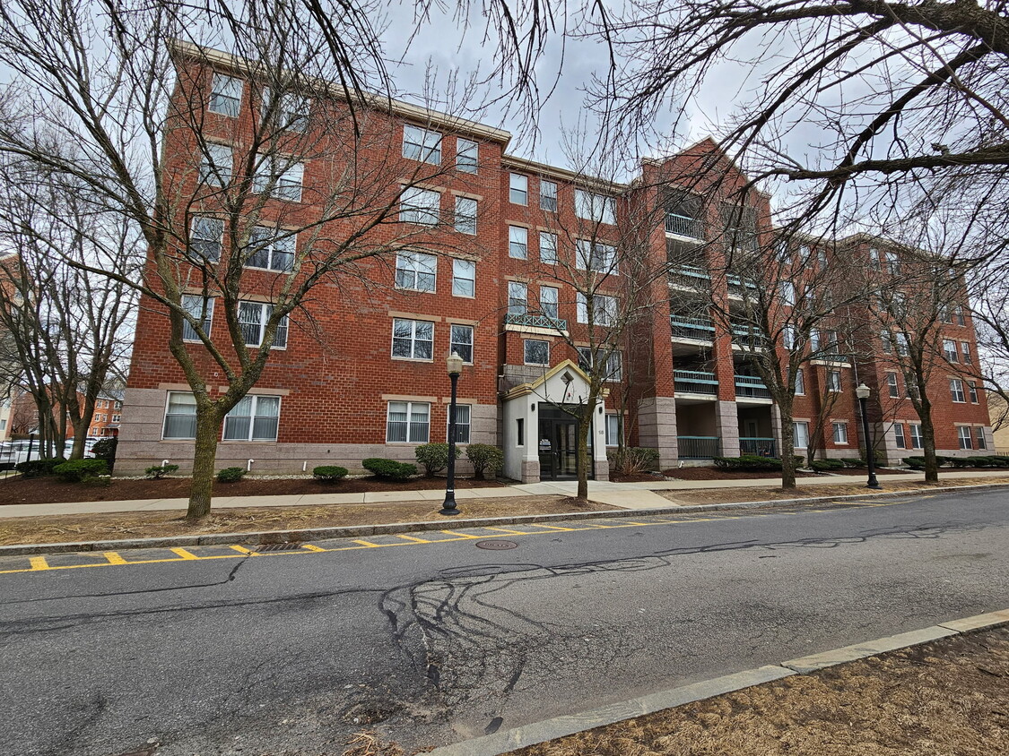 Primary Photo - 15 Harbor Point Blvd