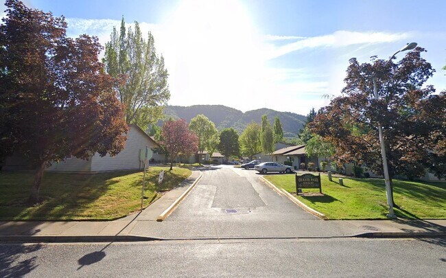 Foto del edificio - 1465 NE 10th St