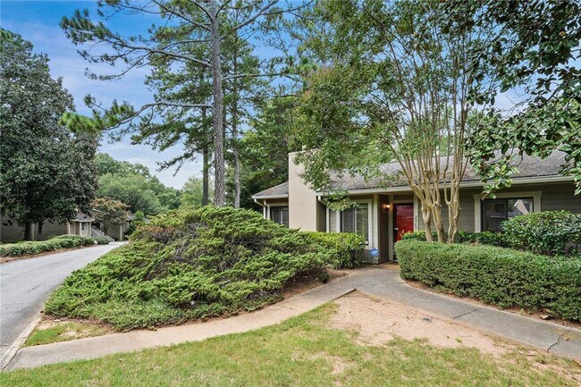 Building Photo - 2949 Torreya Way SE