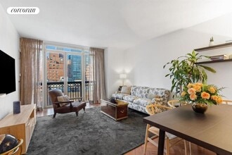 Building Photo - 400 E 51st St