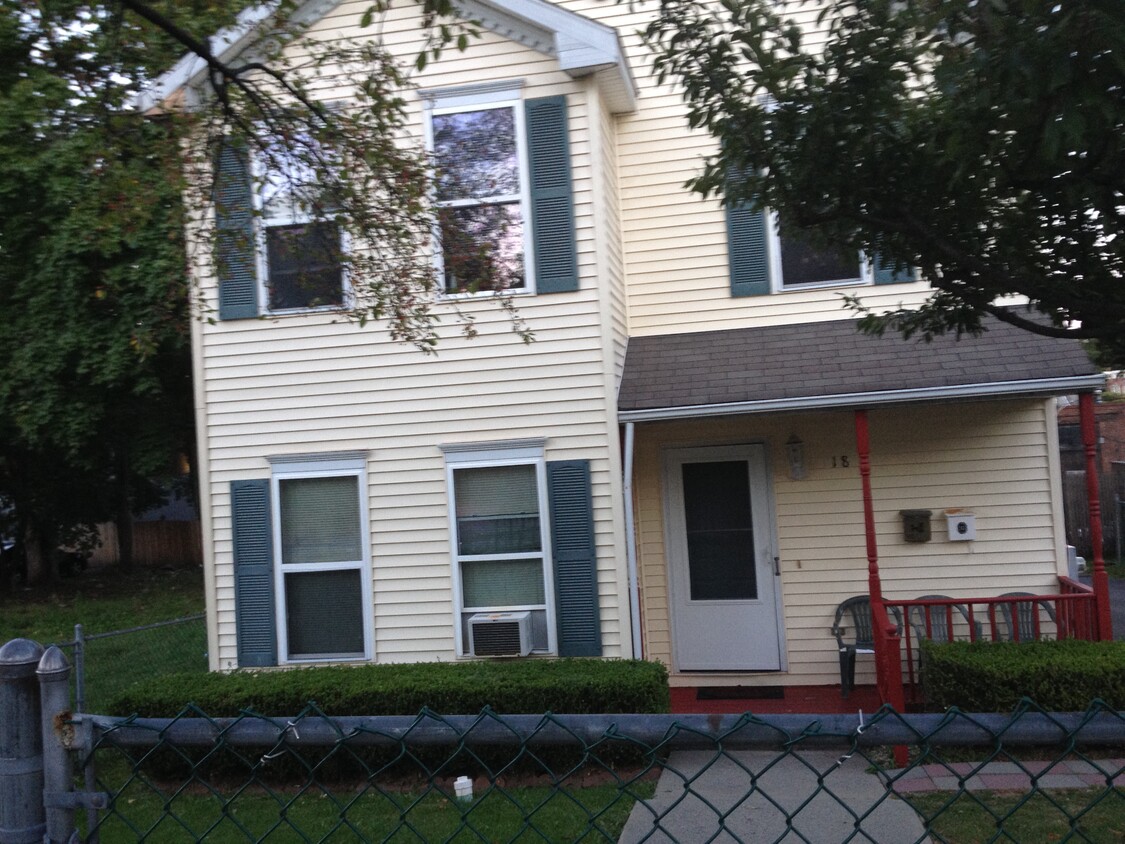 Primary Photo - 18 S Cherry St