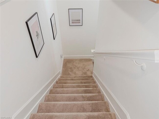 Foto del edificio - 5690 Mayflower Way