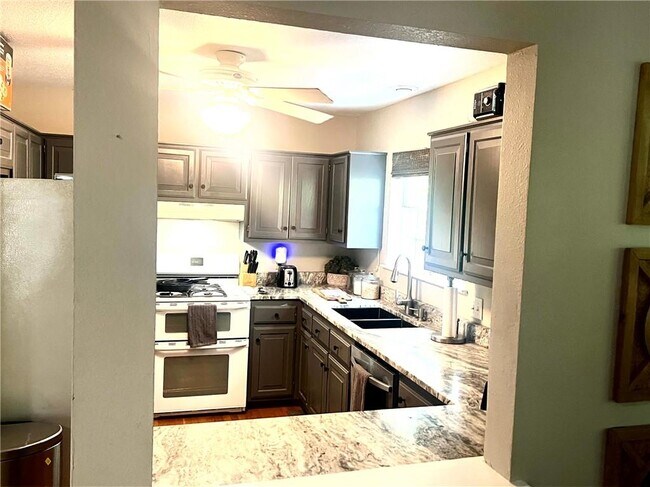 Foto del edificio - 1072 Valley View Dr