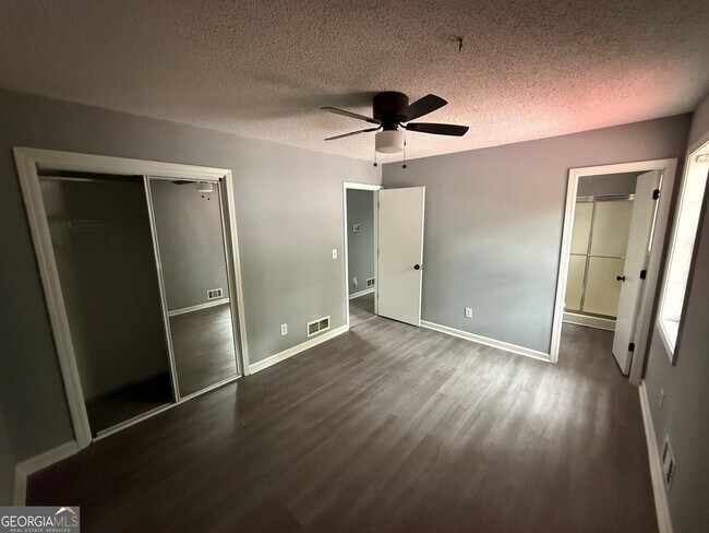 Foto del edificio - 1050 Rackley Way
