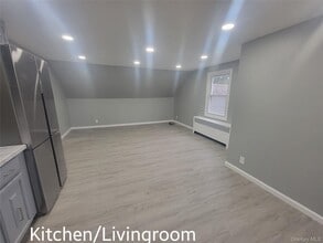 Building Photo - 73 Longshore St