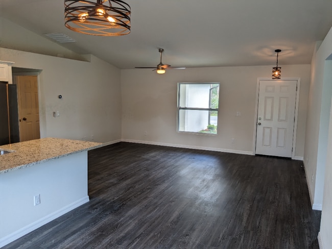 Foto del edificio - 5900 Cazler Ave