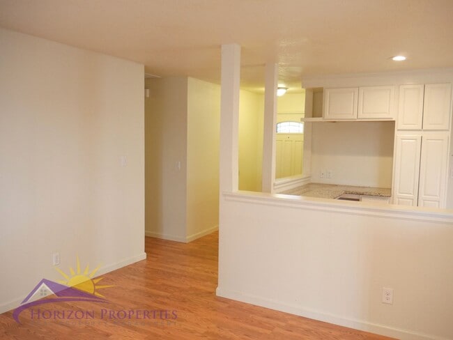 Building Photo - Open 4 Bed 2 Bath 1,342 sqft Single Family...