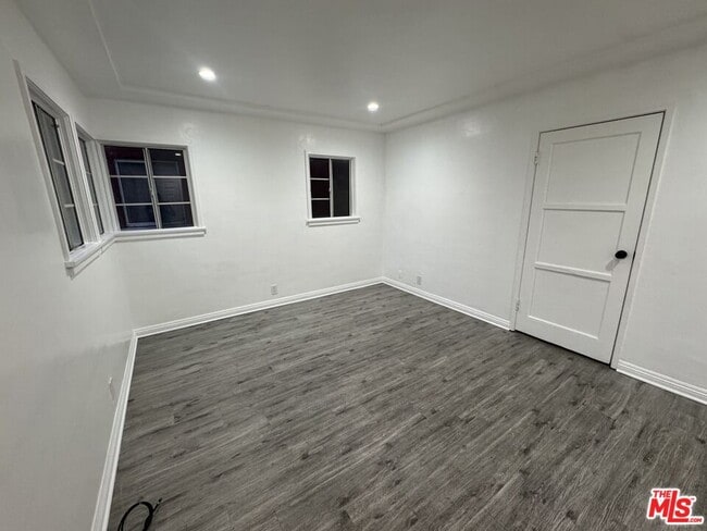 Building Photo - 6207 Crenshaw Blvd