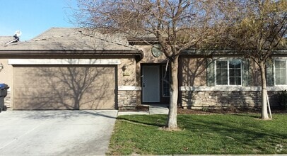 Building Photo - 4334 E Vista Dr