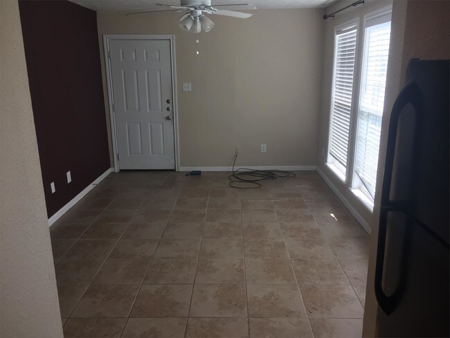 Building Photo - 403 Manuel Dr