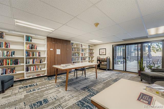 Foto del edificio - 460 S Marion St Pkwy