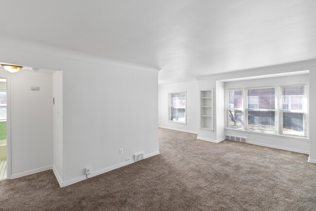 Building Photo - Pointe Garden Apartments
