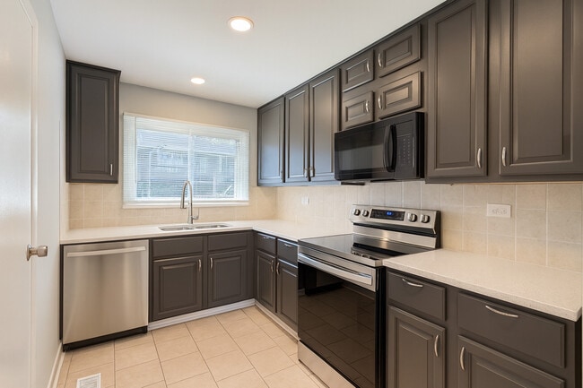 Building Photo - 1272 Court E