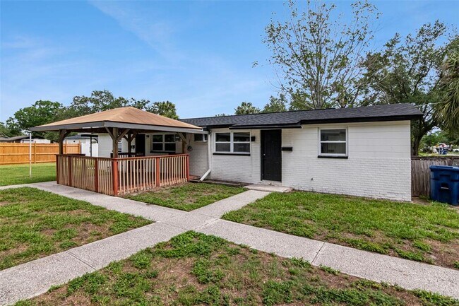 Foto del edificio - 6713 S Kissimmee St