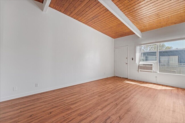 Foto del edificio - 6114 Cahuenga Blvd