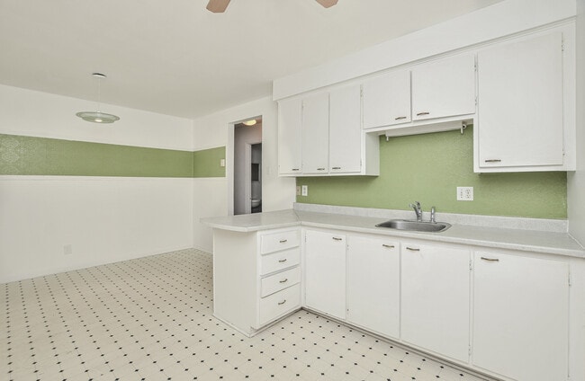 Building Photo - 2601 Chem. d'Oka