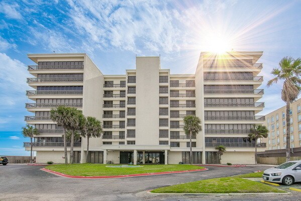 Foto del edificio - 15002 Windward Dr