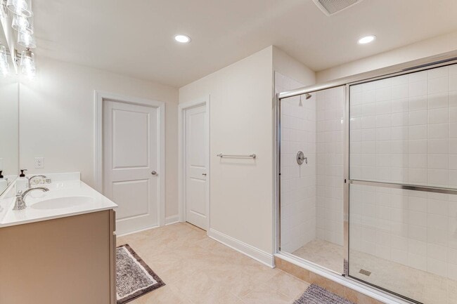 Building Photo - 23525 E Gate Dr