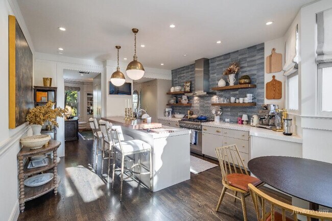 Foto del edificio - 3228 Washington St