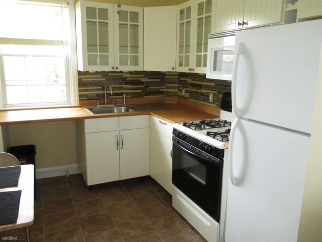 Building Photo - 1 br, 1 bath  - 1008 Dartmouth Rd # 2