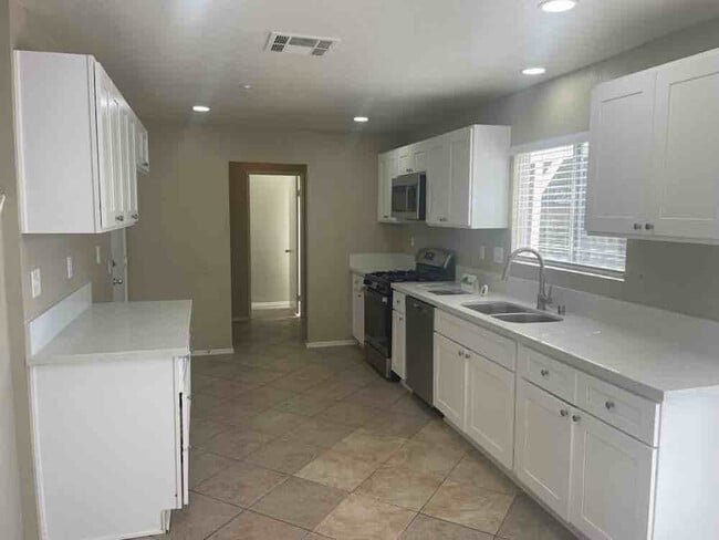 Building Photo - 763852 Robin Dr