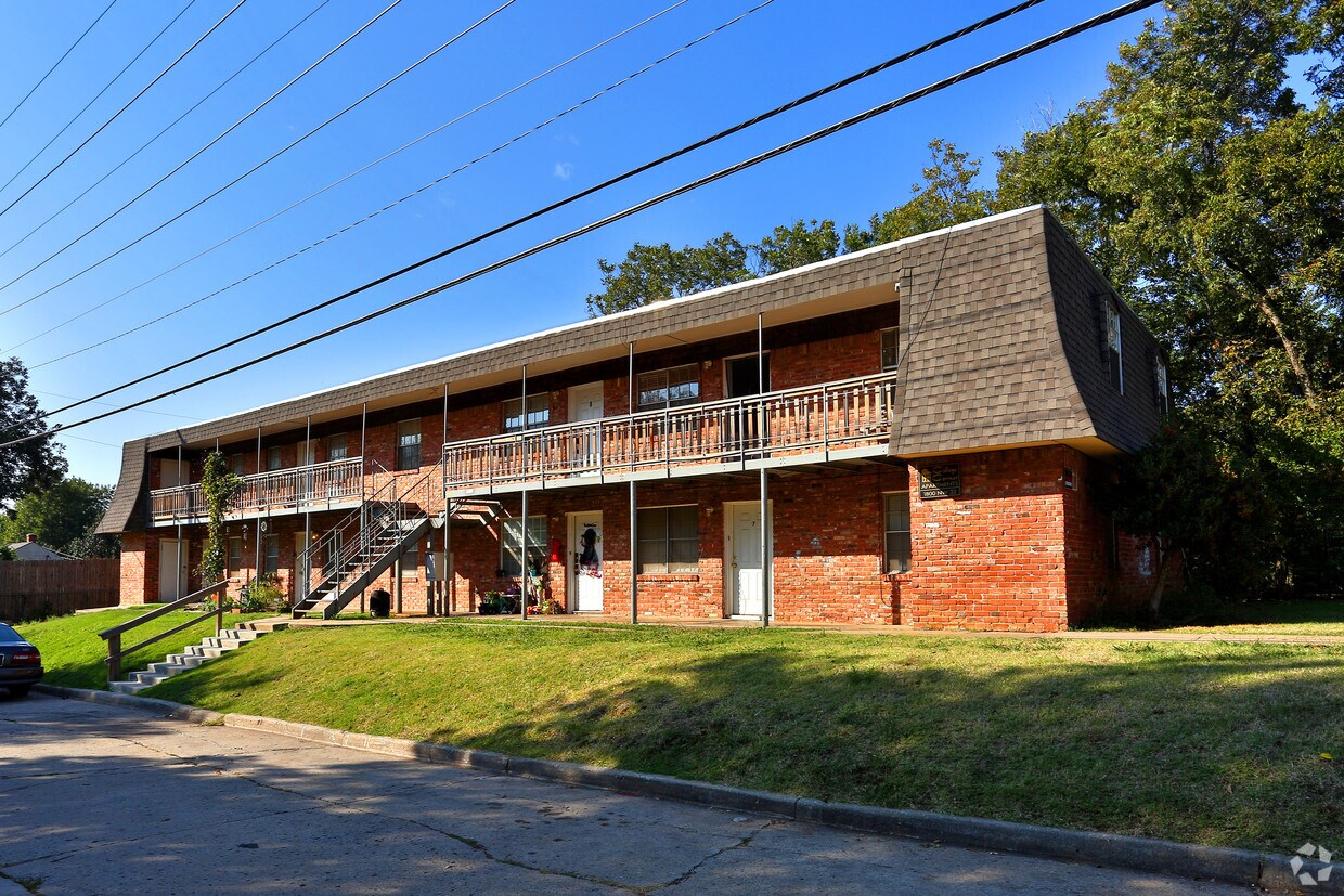 Foto principal - College Corner Apartments