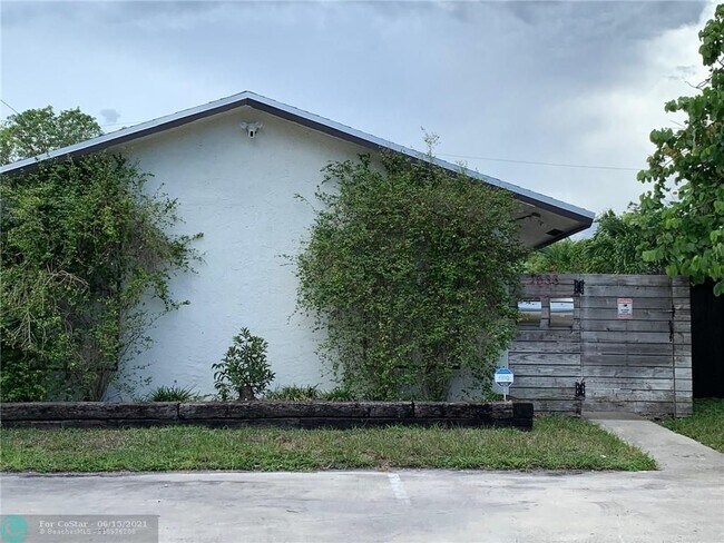 Building Photo - 1533 NW 2nd Ave