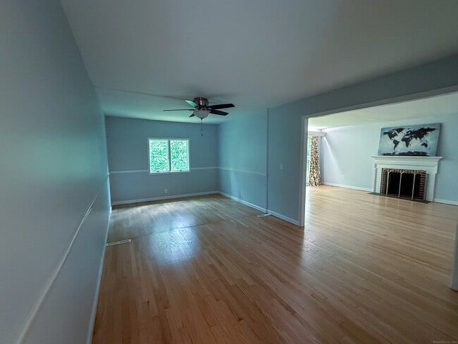 Building Photo - 182 Knoll Dr