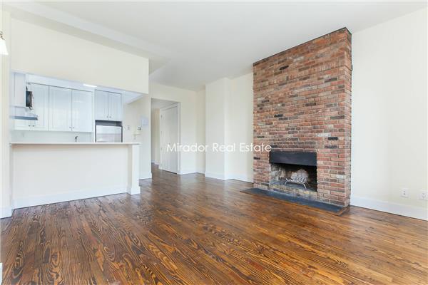 Foto principal - 300 W 23rd St