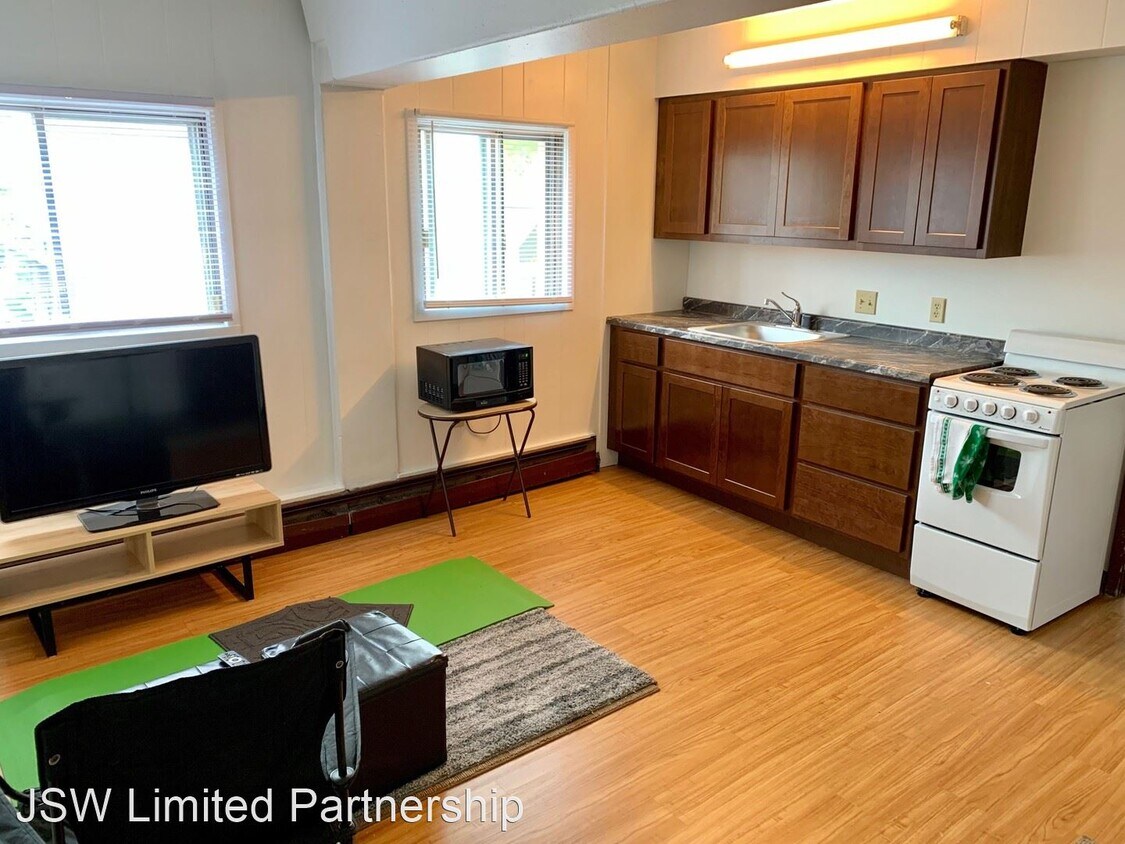 Primary Photo - 140 W Gorham St