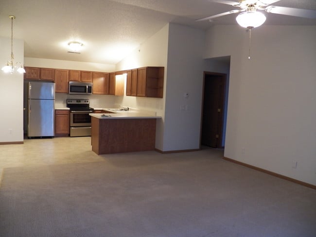 Foto del edificio - 650 Commercial Ct